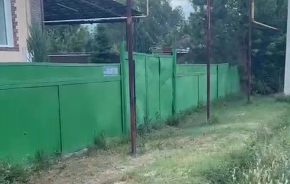 Железный забор и ворота