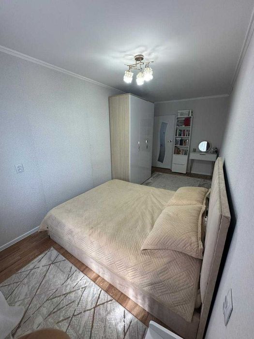 продается 2 ком квартира район Школьник