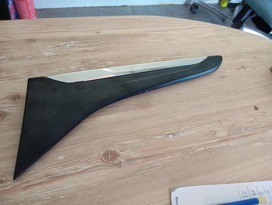 Peugeot 108 лява лайстна калник