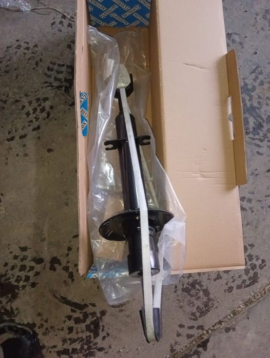 Продам амортизаторы от Ауди а 8 д 2