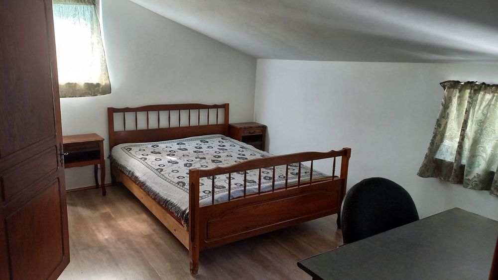 Vând apartament 3 camere decomandate, 42 de m.p. et.4 cu sarpanta locuibila, lângă Școală nr.7