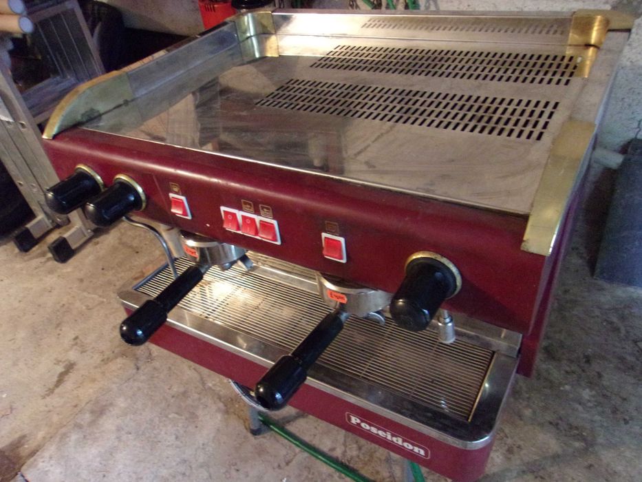 Професионална кафемашина Poseidon и кафемелачка