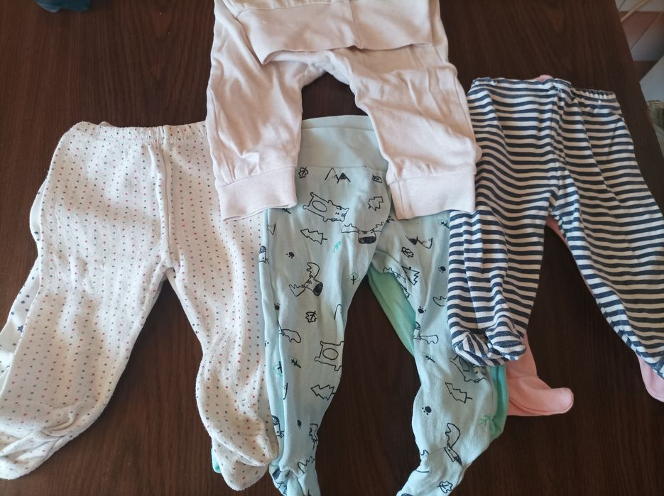 Body și pantaloni pentru copiii