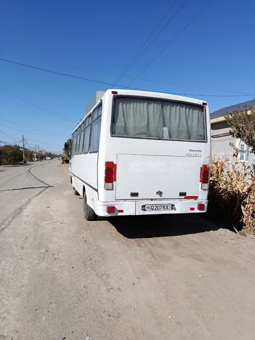 Isuzu satiladi reni aq jagdayi jaqsi