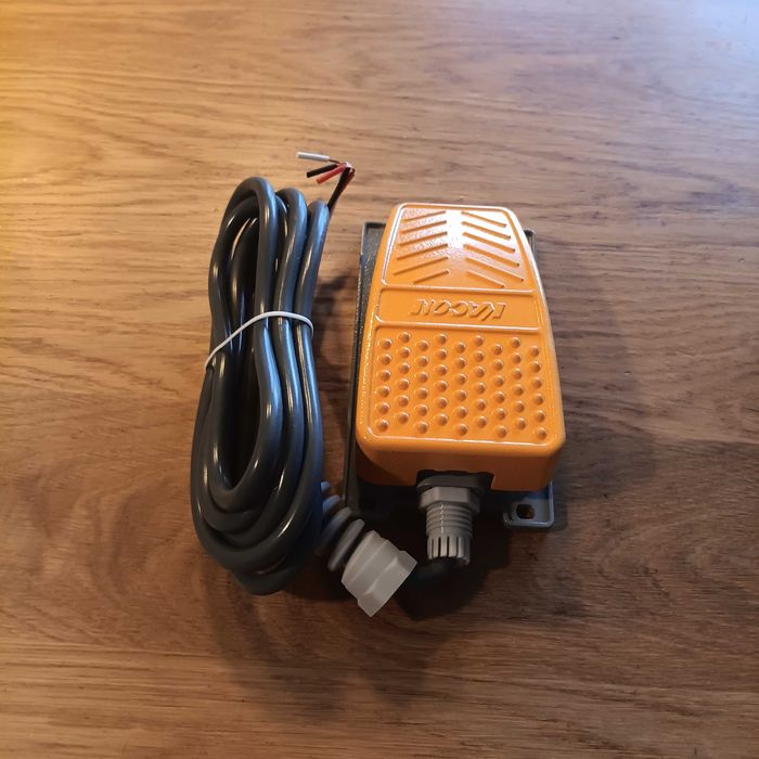 НОВ! Метален педален превключвател – моментен, устойчив, IP54