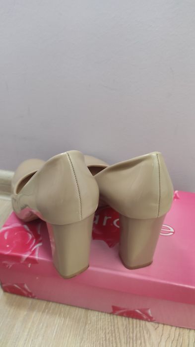 Обувки на висок ток