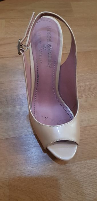 Продам босоножки лаковые