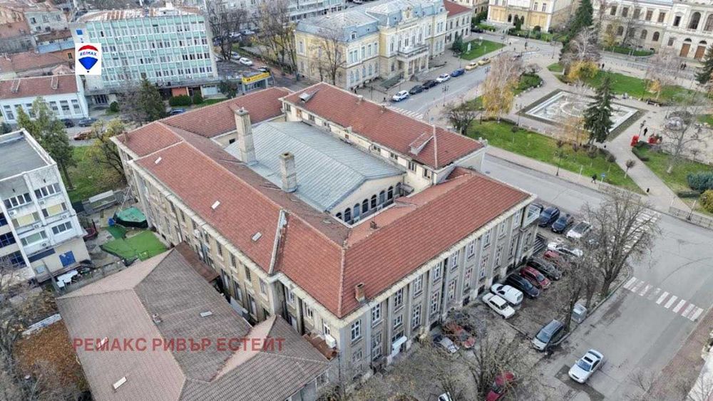 Дава се под наем Офис в Русе, Център - 4000 кв.м за 27929.13 € - Снимка #11