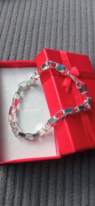 Нова,масивна сребърна гривна в подаръчна кутия.Топ оферта!