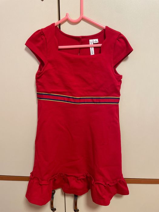 Червена рокля за момиче