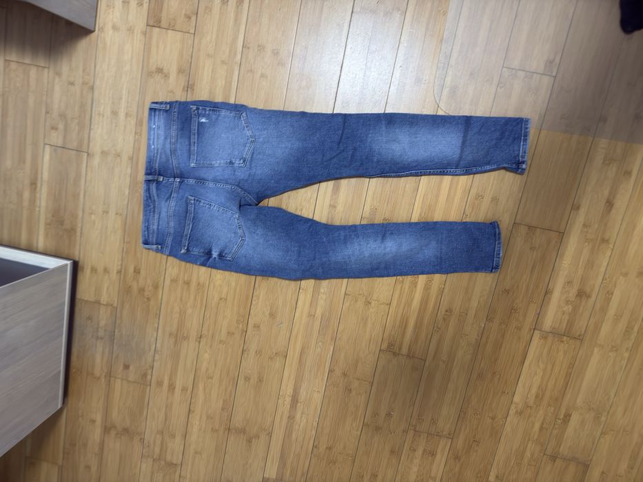 Blugi bershka albastri