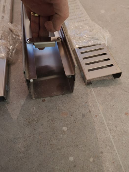 Vând ADZ-R302 și ADZ-R301 capace noi rigola  alcaplast