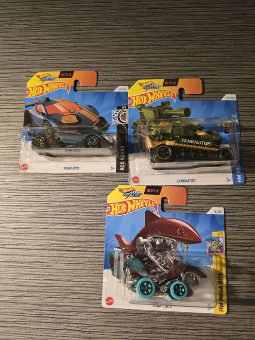 Машинки hot wheels
