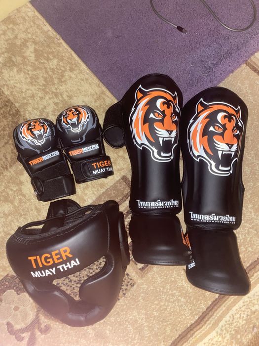 шлем футты перчатка