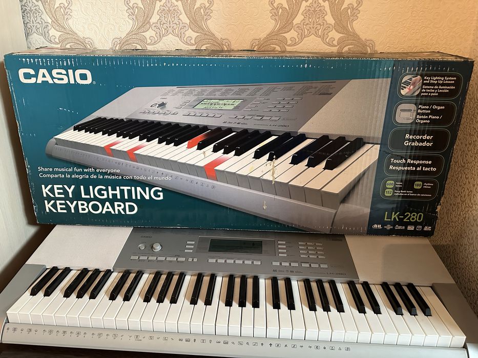 Продается синтезатор