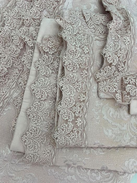 Vand cuvertura cu broderie pentru pat