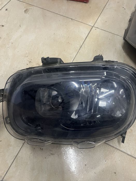 Vand faruri auto