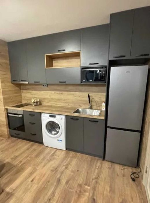 Дава се под наем Тристаен апартамент в Пловдив, Остромила - 70 кв.м за 385 € - Снимка #2