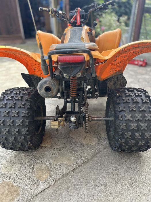 Vând atv