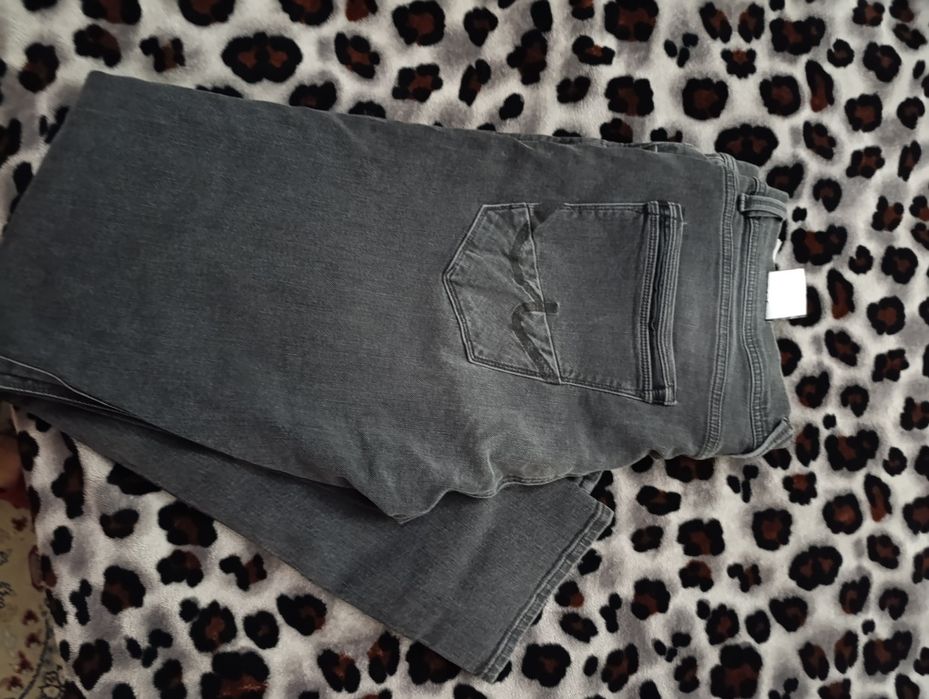 Продам джинсы мужские