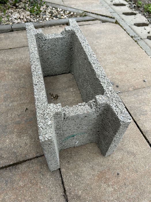 Vând bolțari beton diferite dimensiuni noi