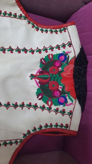 Vând cojoc laibar labreu costum popular autentic de Bihor stare f buna