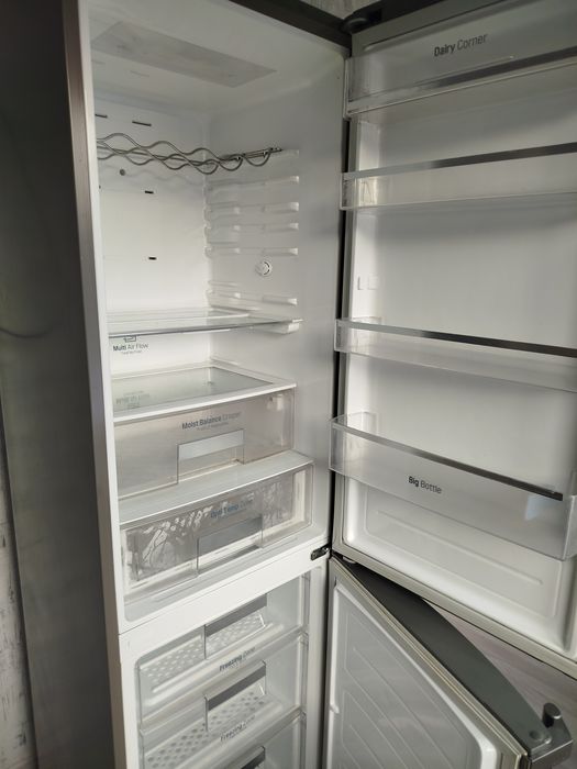 Холодильник LG на фрионе , двухкамерный