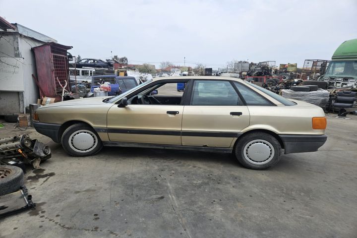 Bara fata Audi 80 1990 1.8 AT (90 hp)