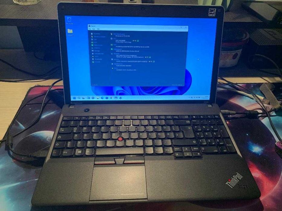 Vand laptop Lenovo ThinkPad E535 Edge.