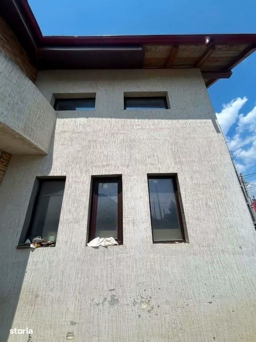 De vanzare casa in Roman, teren de 590mp,5 camere 120000euro