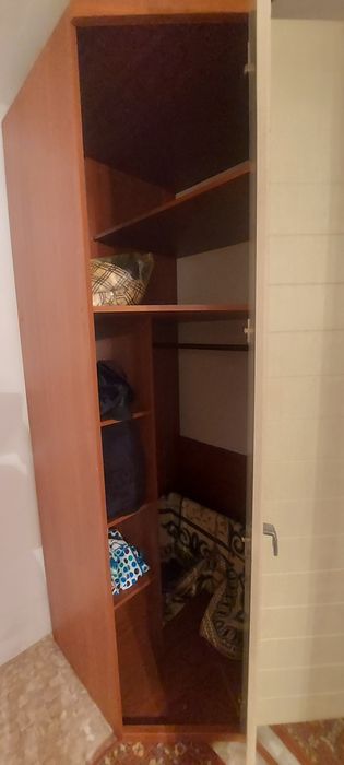 Угловой шкаф      .