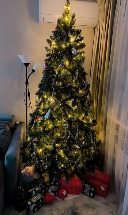 Продается ёль искусственная 210 см