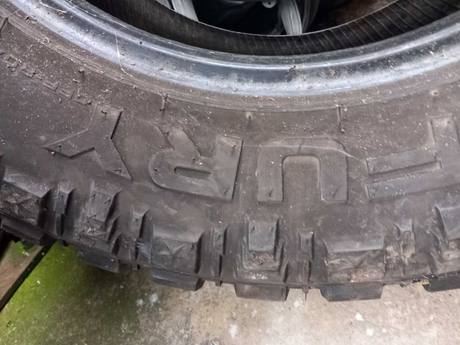 Продавам 3 Броя гуми FURY 325/60 R20