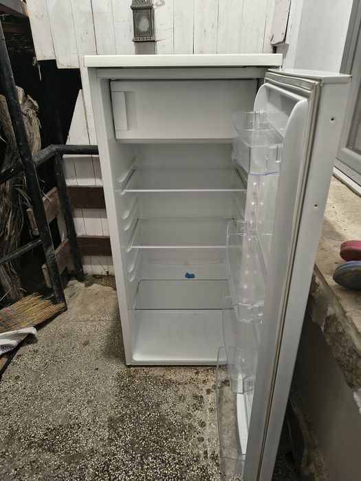 Хладилник с горна камера Zanussi