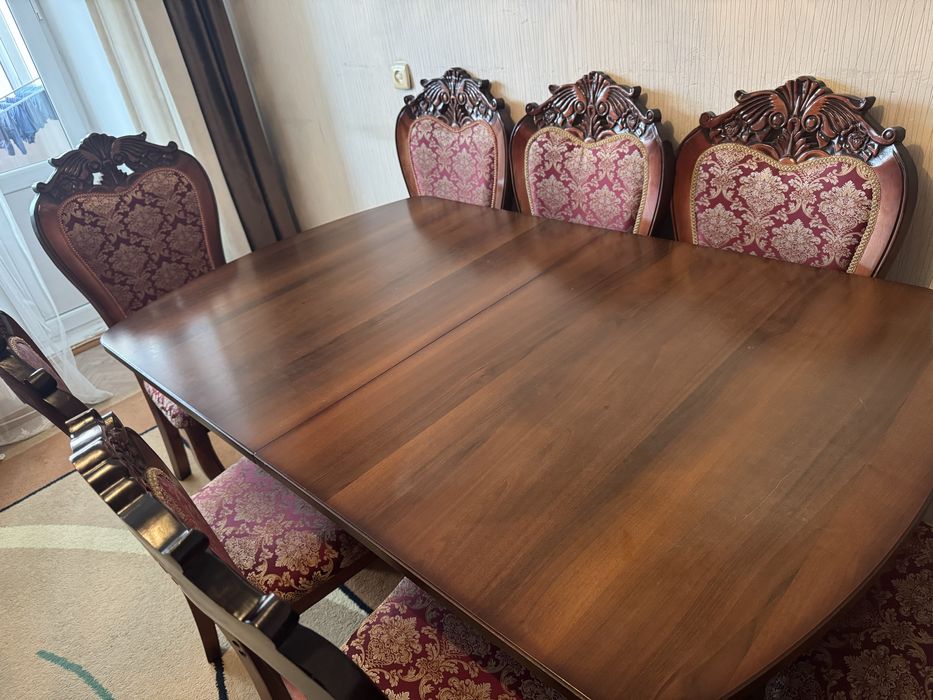 Стол со стульями