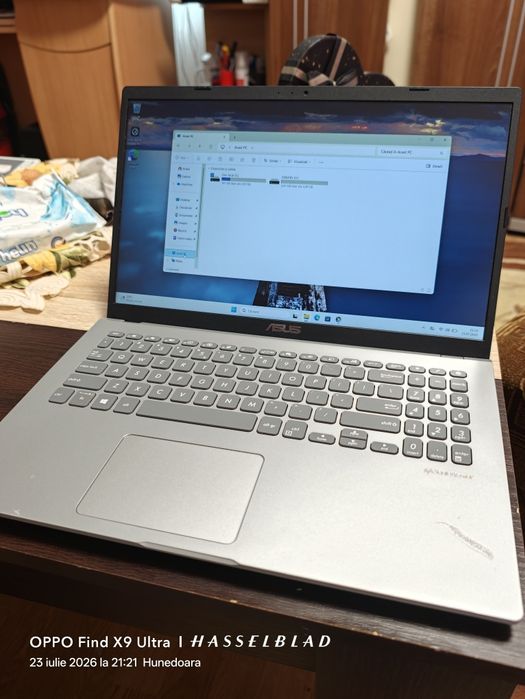 Asus VivoBook 15 inch / Ryzer 3 / 256 GB / 8 GB RAM