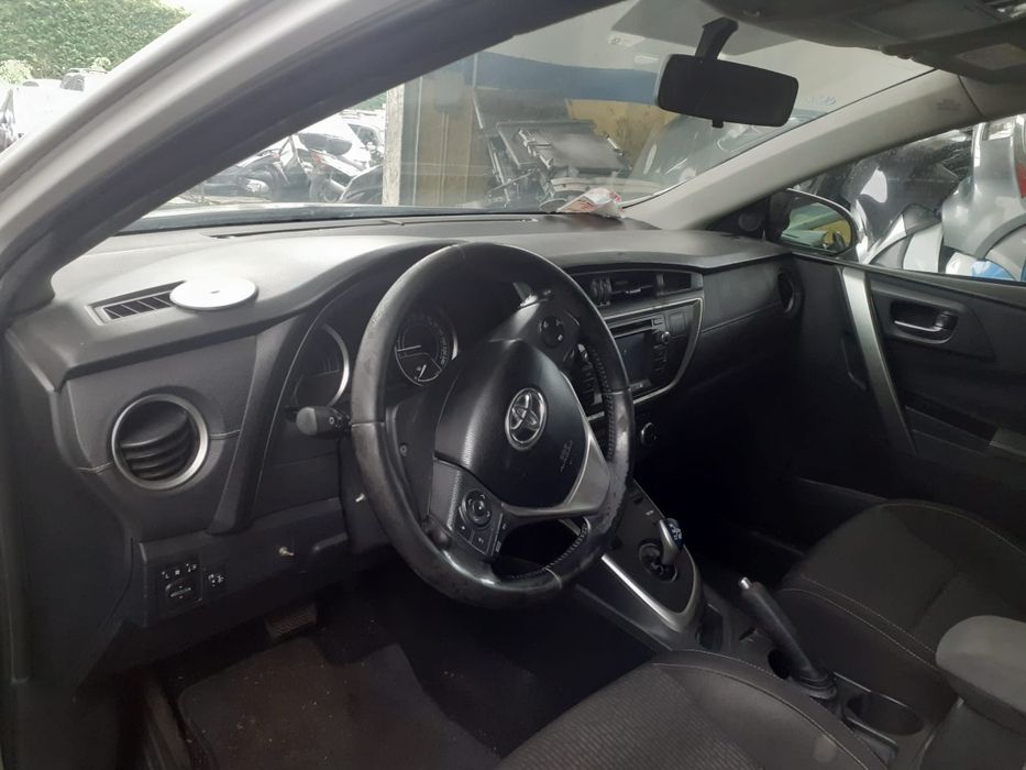 Piese toyota auris 2014 hybrid
