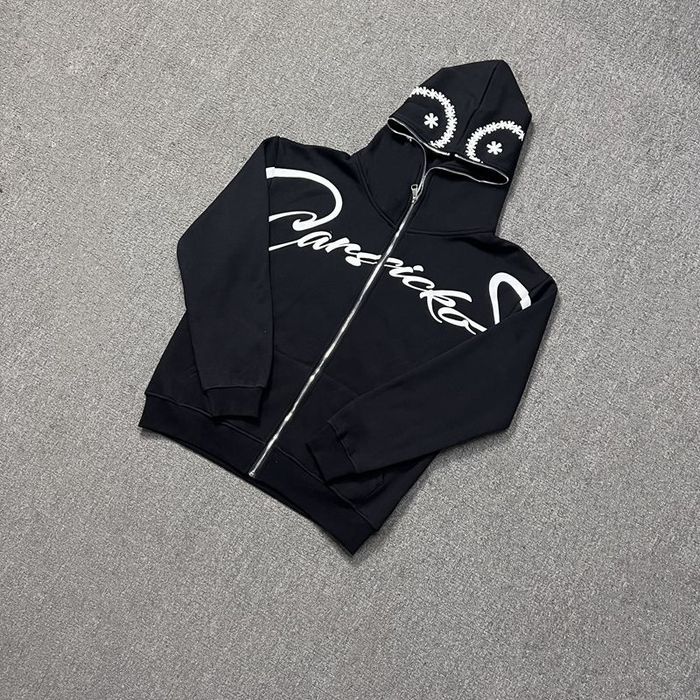 черная кофта от бренда "Carsicko