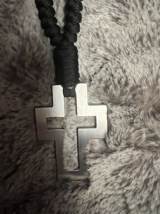 Кръст като на любо чука