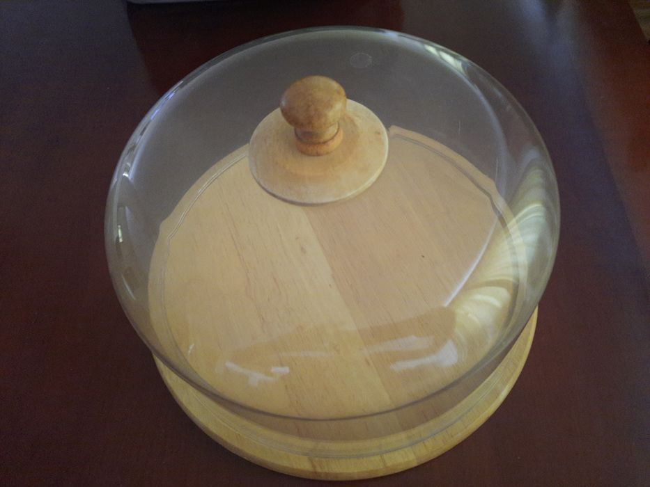 Продам хлебницу Tupperware