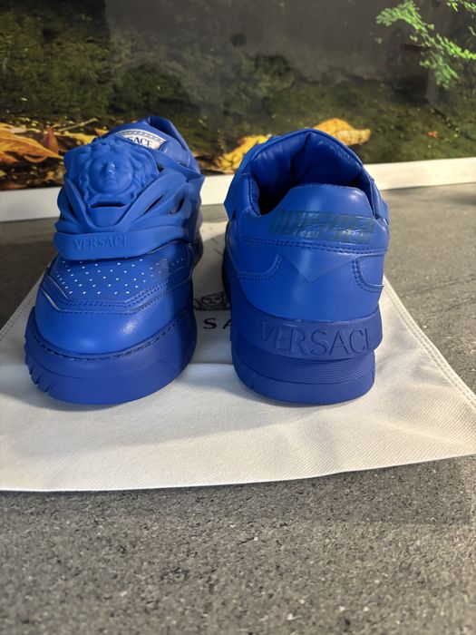 Adidasi Versace odissea