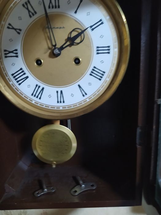 Часы настенные  янтарь