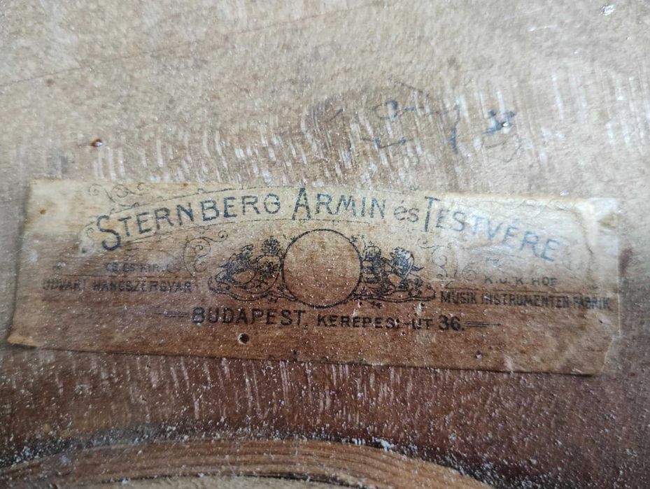 Vioară mărimea 3/4 de Ármin Sternberg și fratele său, fabricată în 1918, de vânzare, sunet și stare foarte bună.