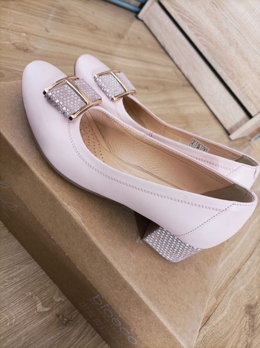 Pantofi cu toc mic
