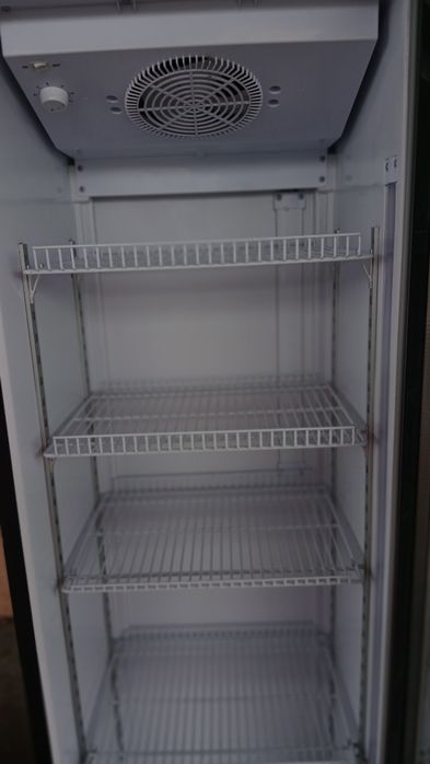Продаю холодильник практически новый