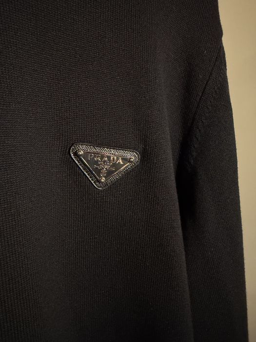 Зимна разпродажба Prada пуловери