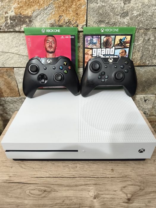 Xbox One S 500GB HDD cu +20 jocuri + 2 Manete + 2 Jocuri pe CD ( GTA5 + Fifa 20 )+ Accesorii