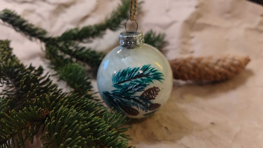 Коледни стъклени топки, ръчно рисувани