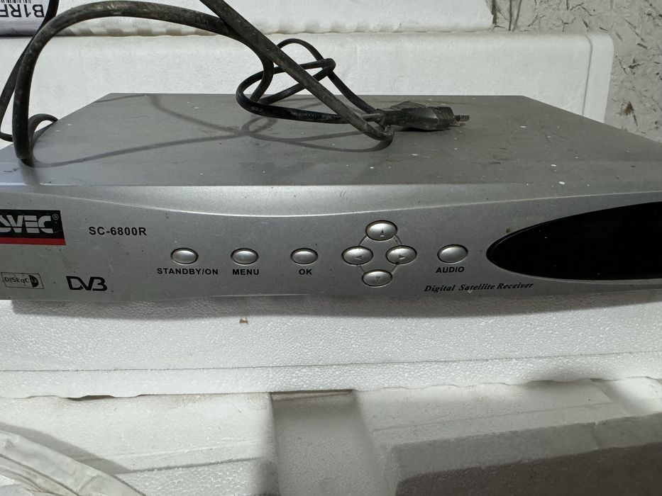 Тюнер спутниковый