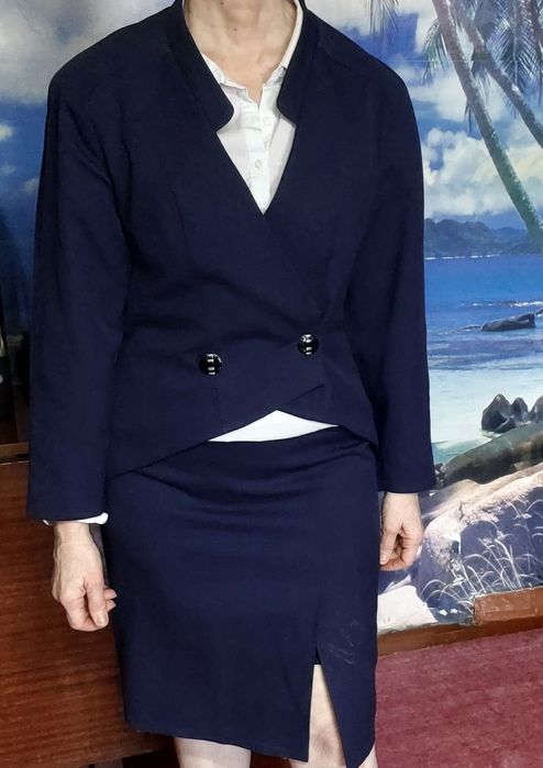 Костюм из шерстяной  ткани.